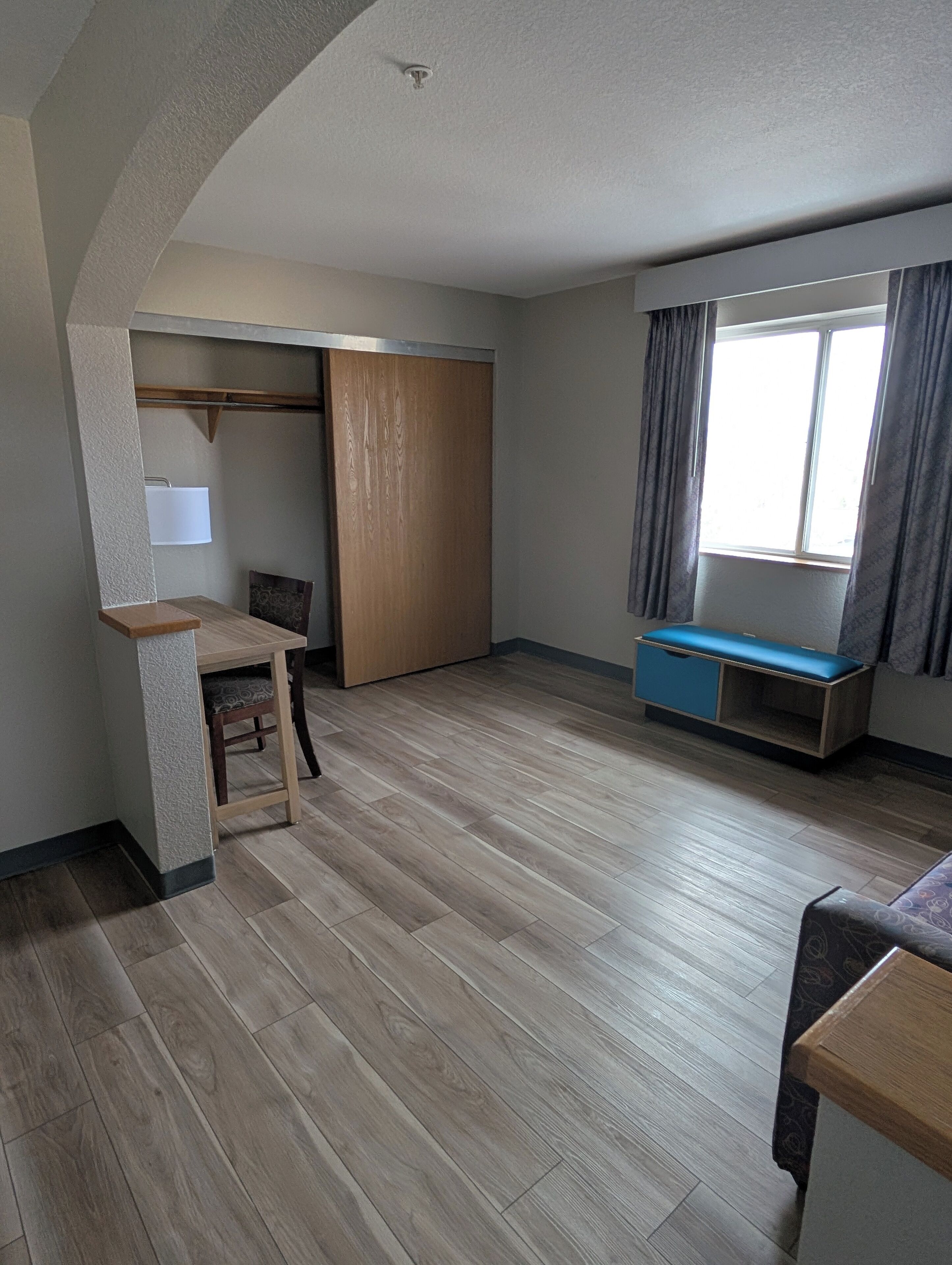 Studiosvit - 2 queensize-sängar - icke-rökare | Vardagsrum | 32-tums platt-tv med kabelkanaler