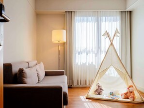 Family Room, 1 Double Bed | 1 bedroom, minibar, in-room safe, desk