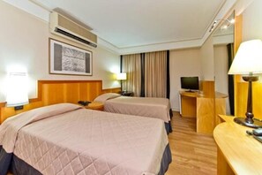 华丽客房, 2 张单人床 | 迷你吧、客房内保险箱、办公桌、笔记本电脑工作区