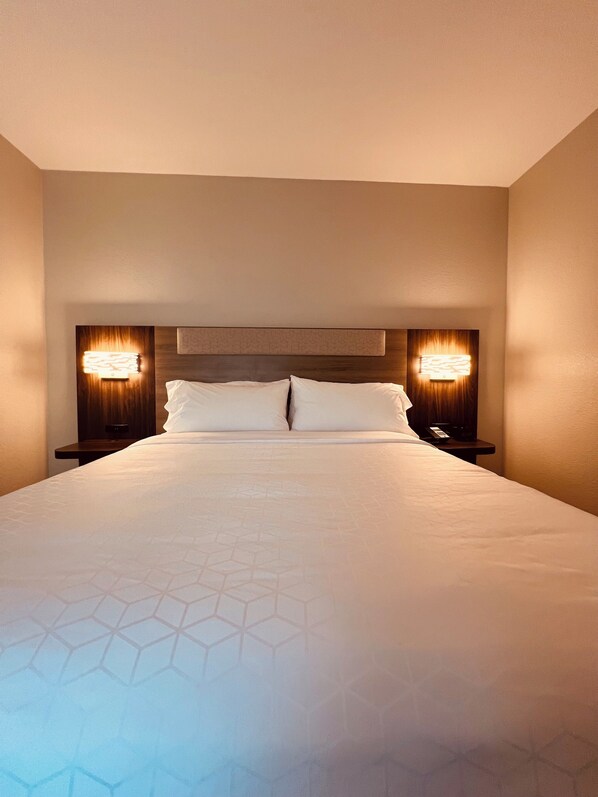 Suite, 1 King Bed, Accessible Bathtub (Mobility)