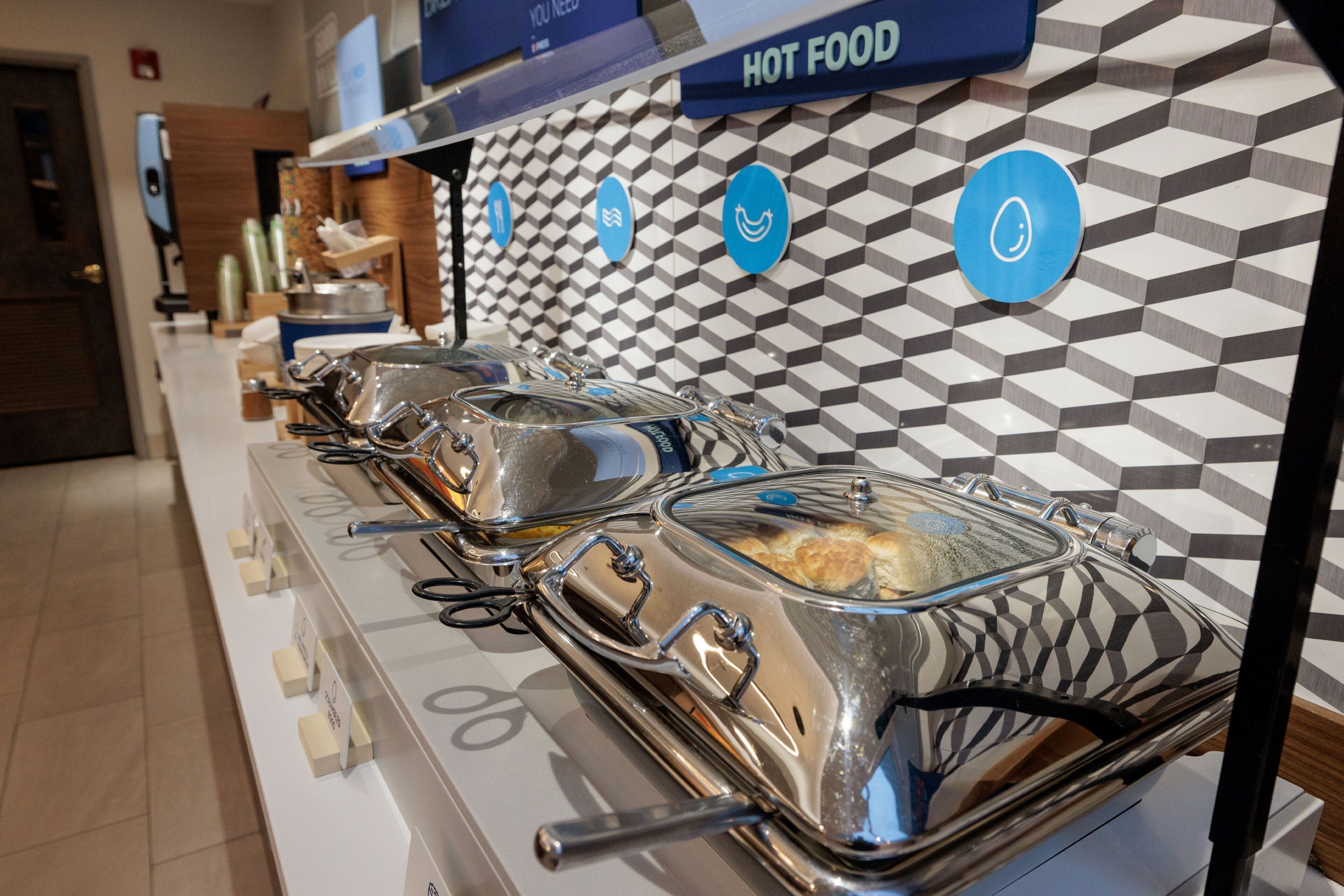 朝食 (ビュッフェ)、毎日提供 (無料)