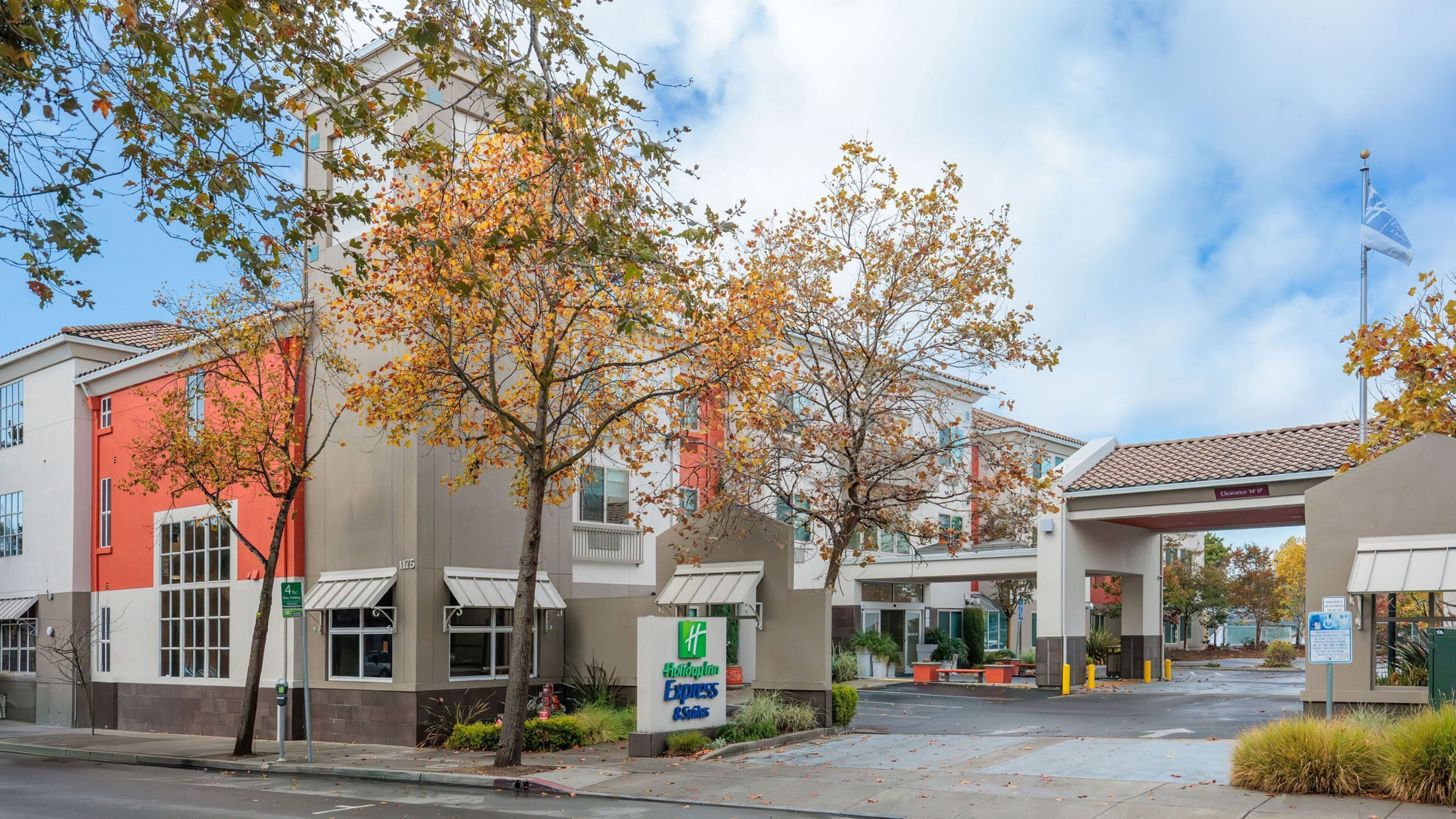A Holiday Inn Express & Suites with a clear view of the parking area and adjacent buildings.