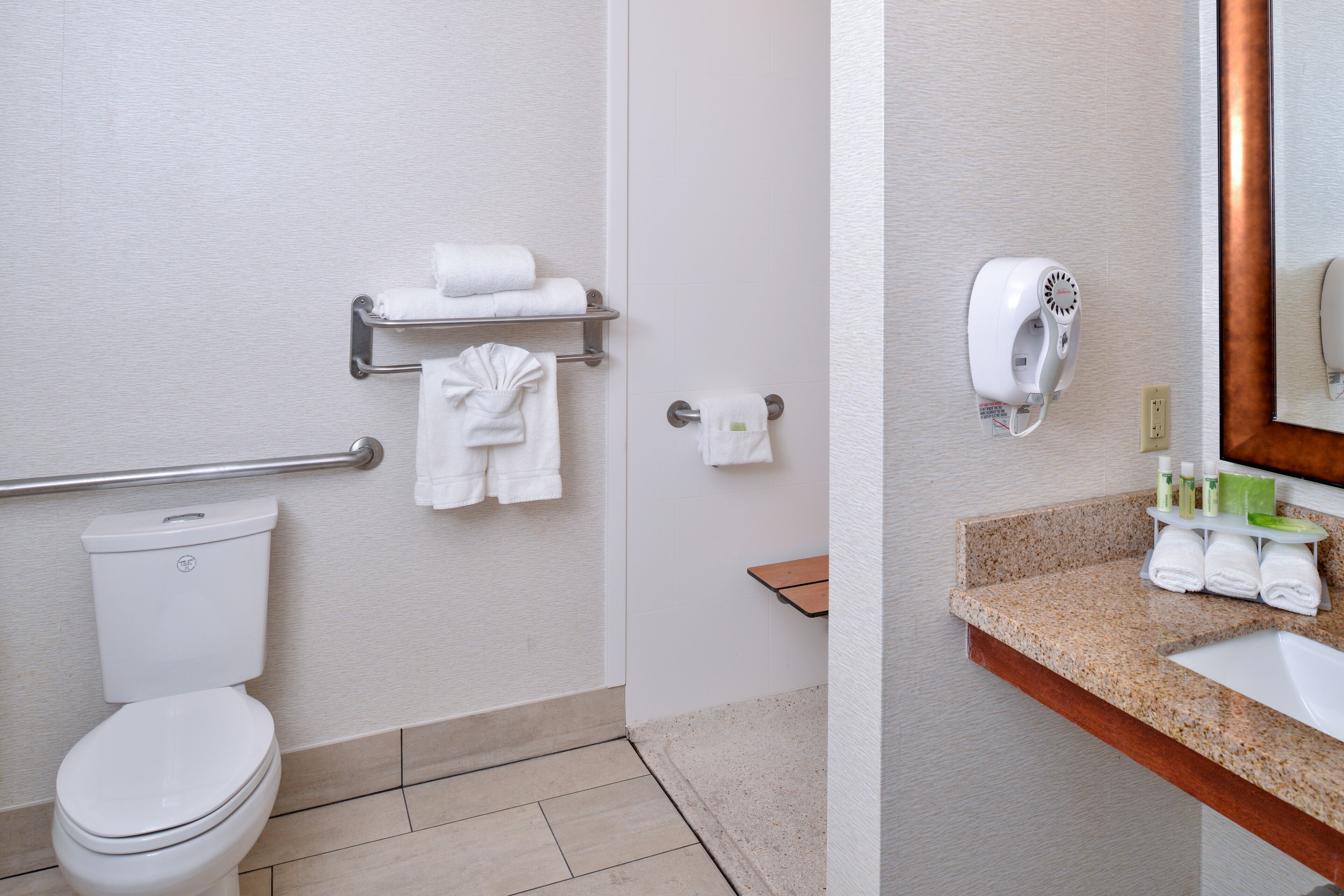 room, 1 queen bed, roll-in shower (communications) | bathroom | combined shower/bathtub, free toiletries, hair dryer, towels