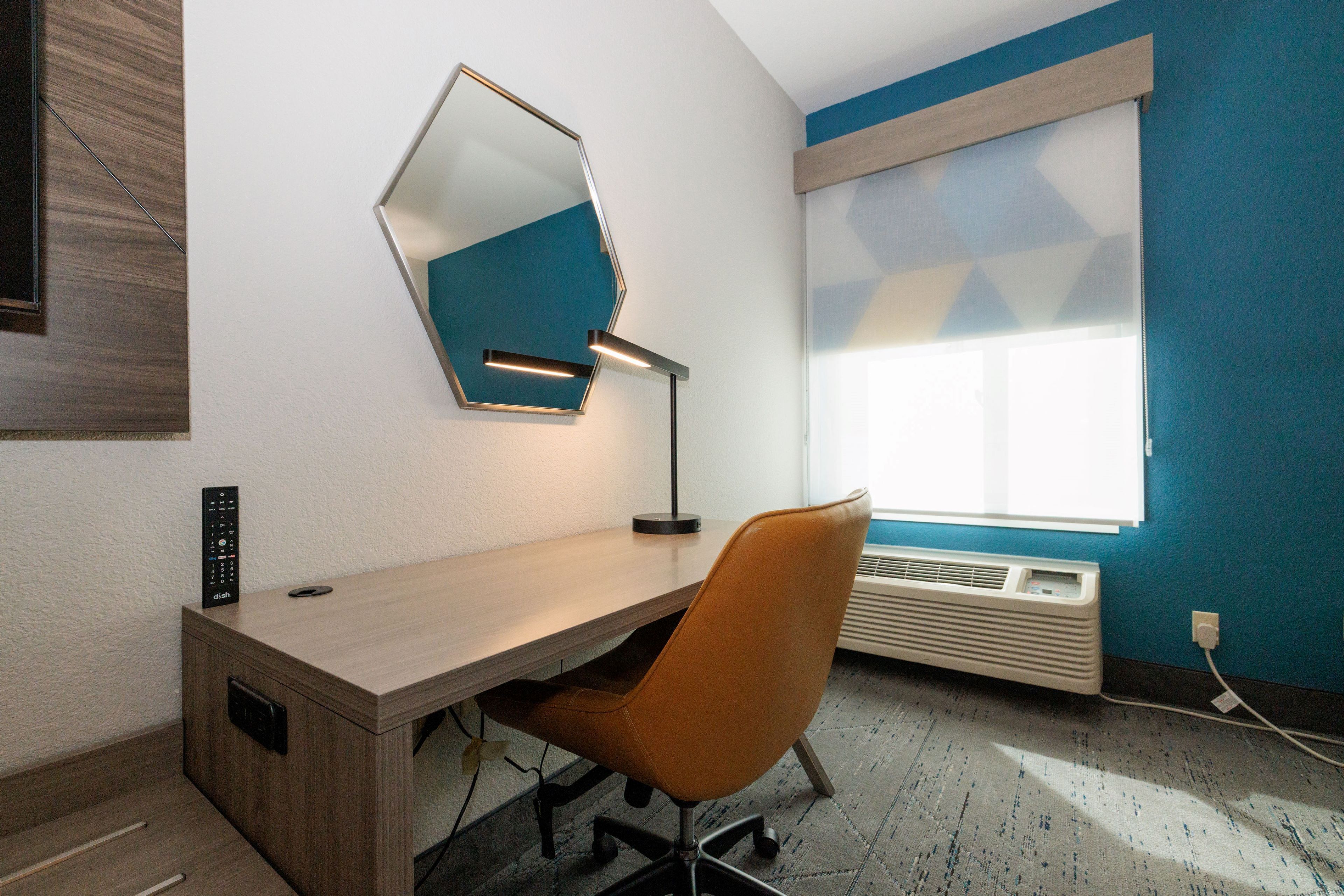 standard room, 1 king bed | 1 bedroom, in-room safe, desk, blackout curtains