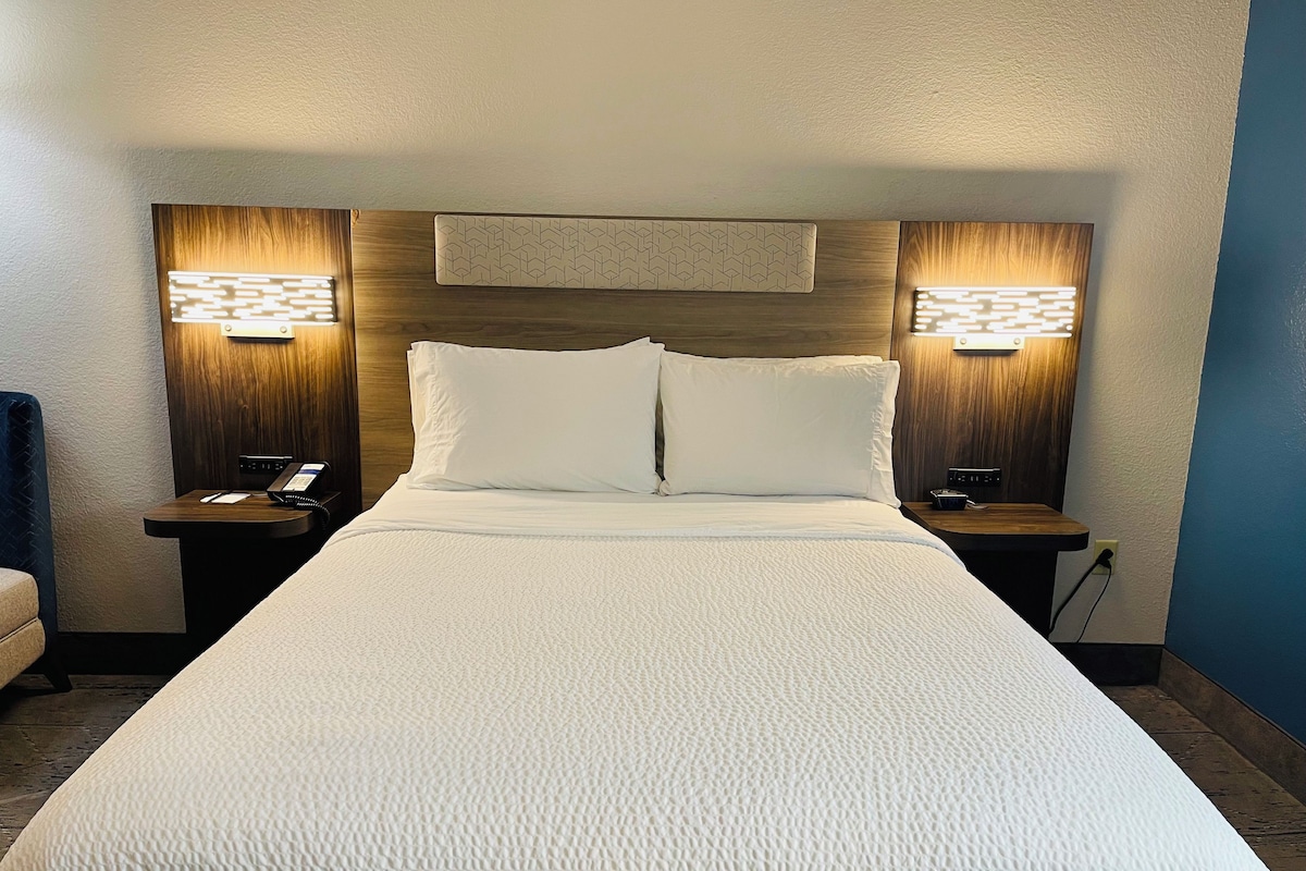 In-room safe, desk, blackout drapes, soundproofing