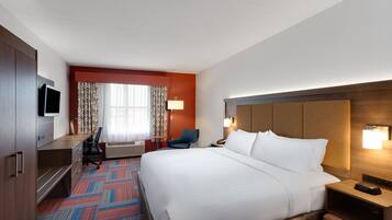 Hypo-allergenic bedding, in-room safe, desk, blackout drapes