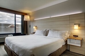 Desk, iron/ironing board, free cribs/infant beds, rollaway beds - Holiday Inn Express Milwaukee North Brown Deer/Mequon by IHG (Milwaukee)