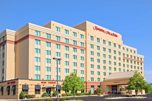 Exterior - Hampton Inn & Suites Chicago-North Shore/Skokie (Skokie)
