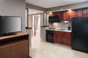 King Whirlpool Suite Non Smoking | 1 bedroom, premium bedding, in-room safe, desk