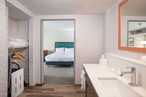 Room, 2 Queen Beds, Accessible | Bathroom | Combined shower/bathtub, towels - Hampton Inn Dry Ridge (Dry Ridge)