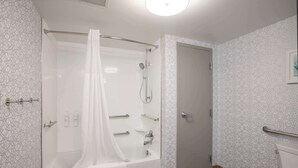 A modern bathroom with a glass-enclosed shower, a bathtub, and a toilet. - Hampton Inn Dry Ridge (Dry Ridge)