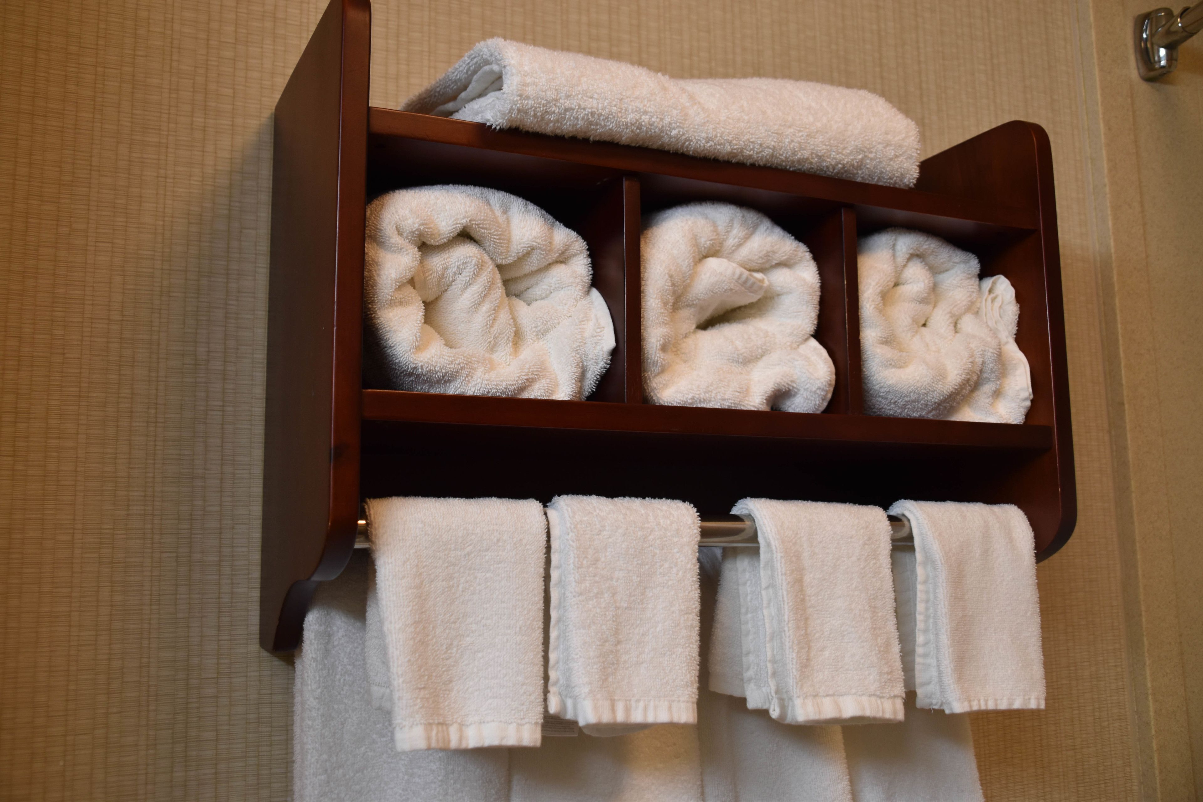 room, 1 king bed, accessible, non smoking | bathroom | combined shower/bathtub, jetted bath, free toiletries, hair dryer