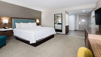 Room, 1 King Bed, Refrigerator & Microwave (Wet bar) | Premium bedding, in-room safe, desk, blackout curtains