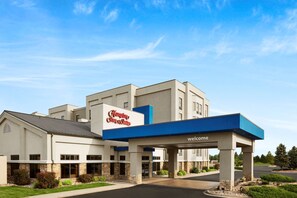 Exterior - Hampton Inn & Suites Pueblo-Southgate (Pueblo)