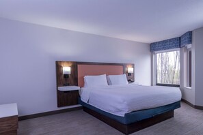 Suíte, 1 quarto, para não fumantes | Roupas de cama premium, camas com colchões pillow-top, escrivaninha
