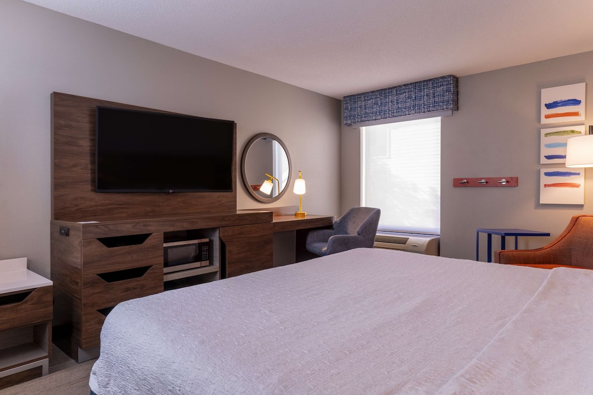 Premium bedding, pillowtop beds, desk, blackout drapes