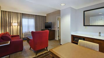 Suite, 1 King Bed with Sofa bed | Desk, laptop workspace, blackout drapes, iron/ironing board