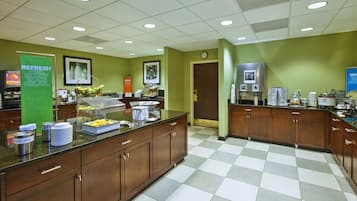 Desayuno continental incluido todos los días