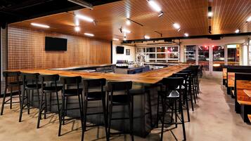 供應早餐及晚餐