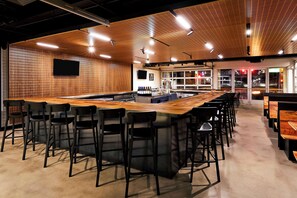 Breakfast and dinner served