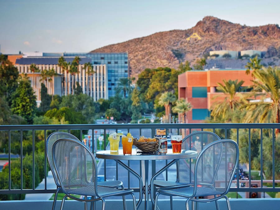 Breakfast and dinner served