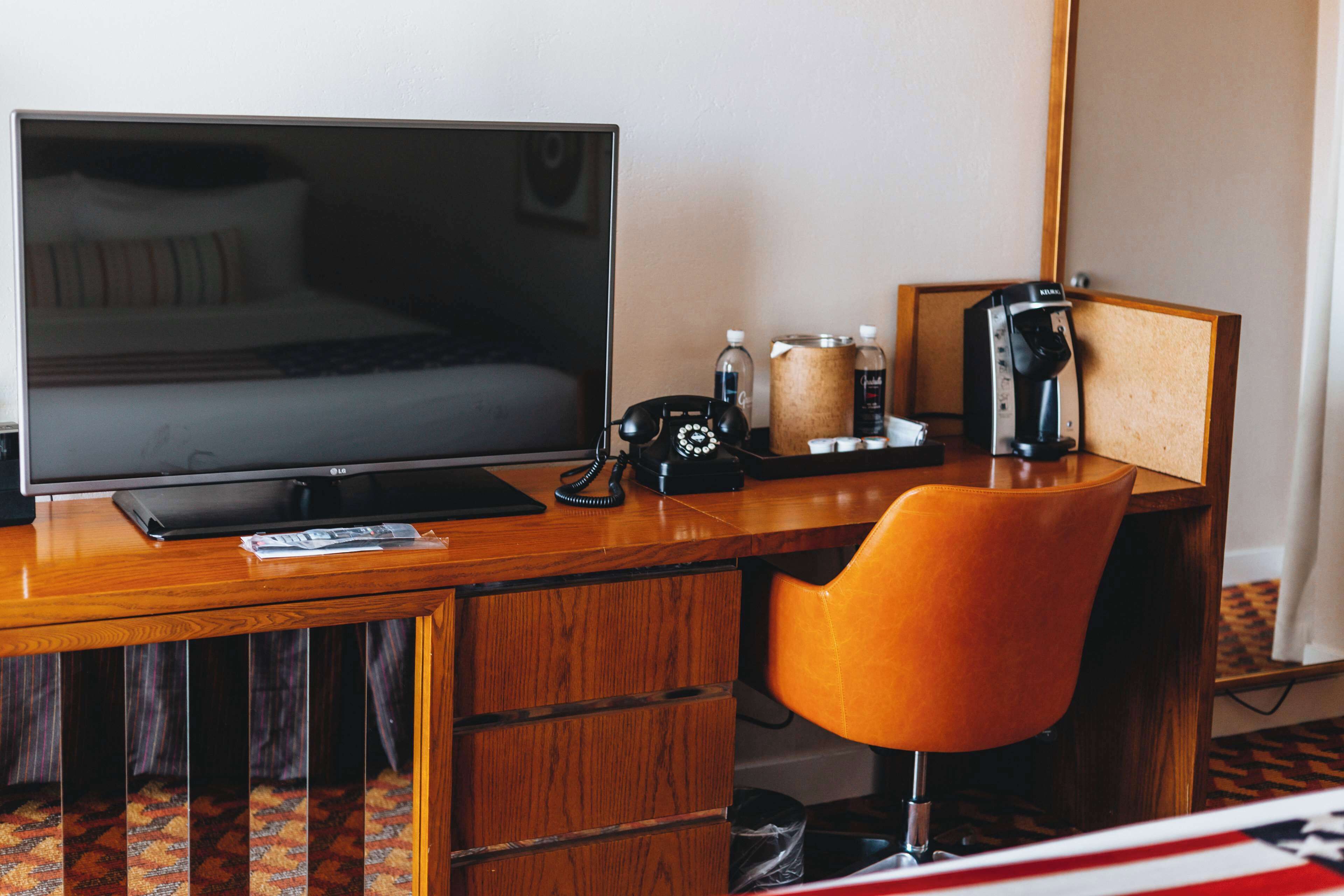 egyptian cotton sheets, premium bedding, pillow-top beds, in-room safe