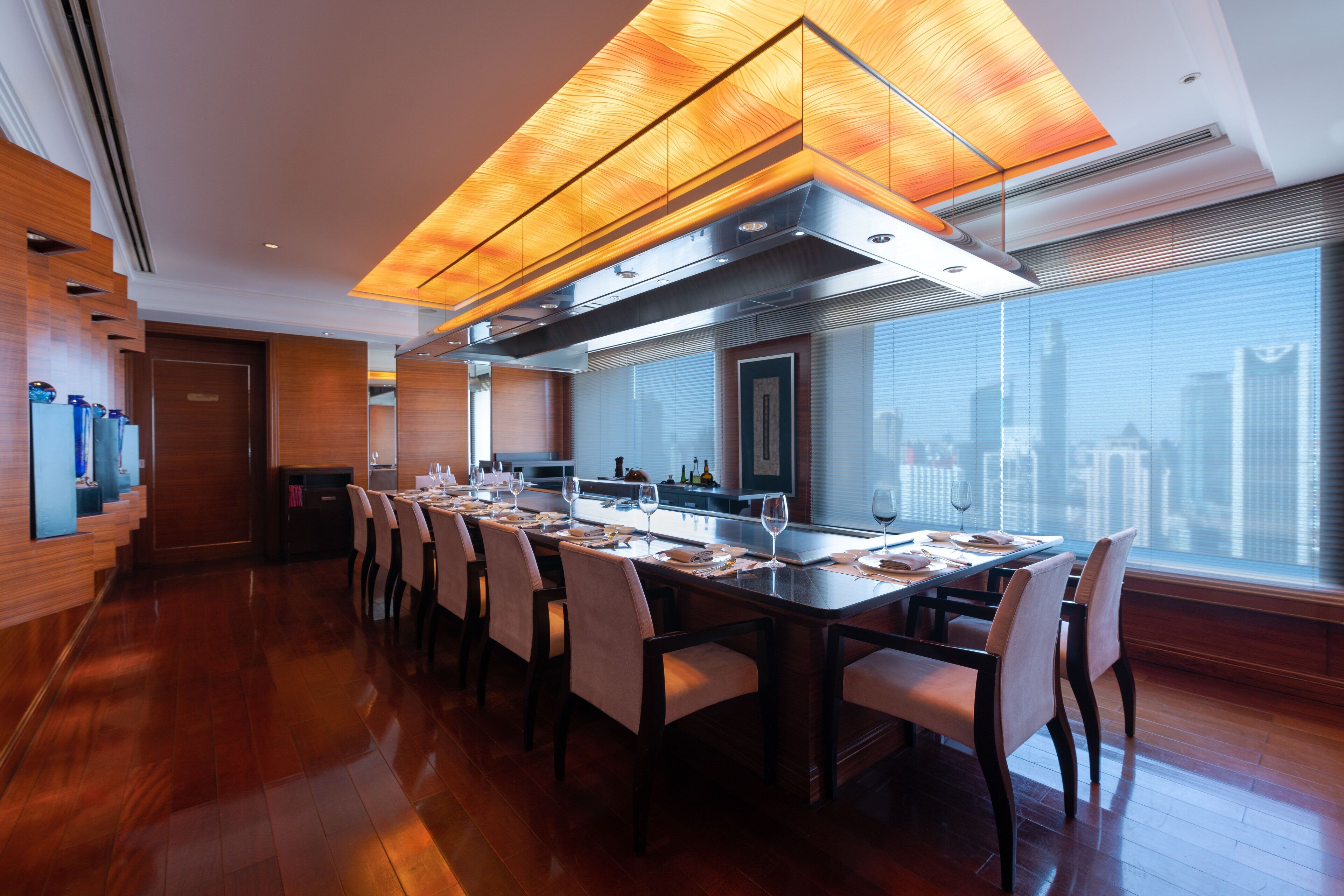 5 restaurants; breakfast, lunch, and dinner served