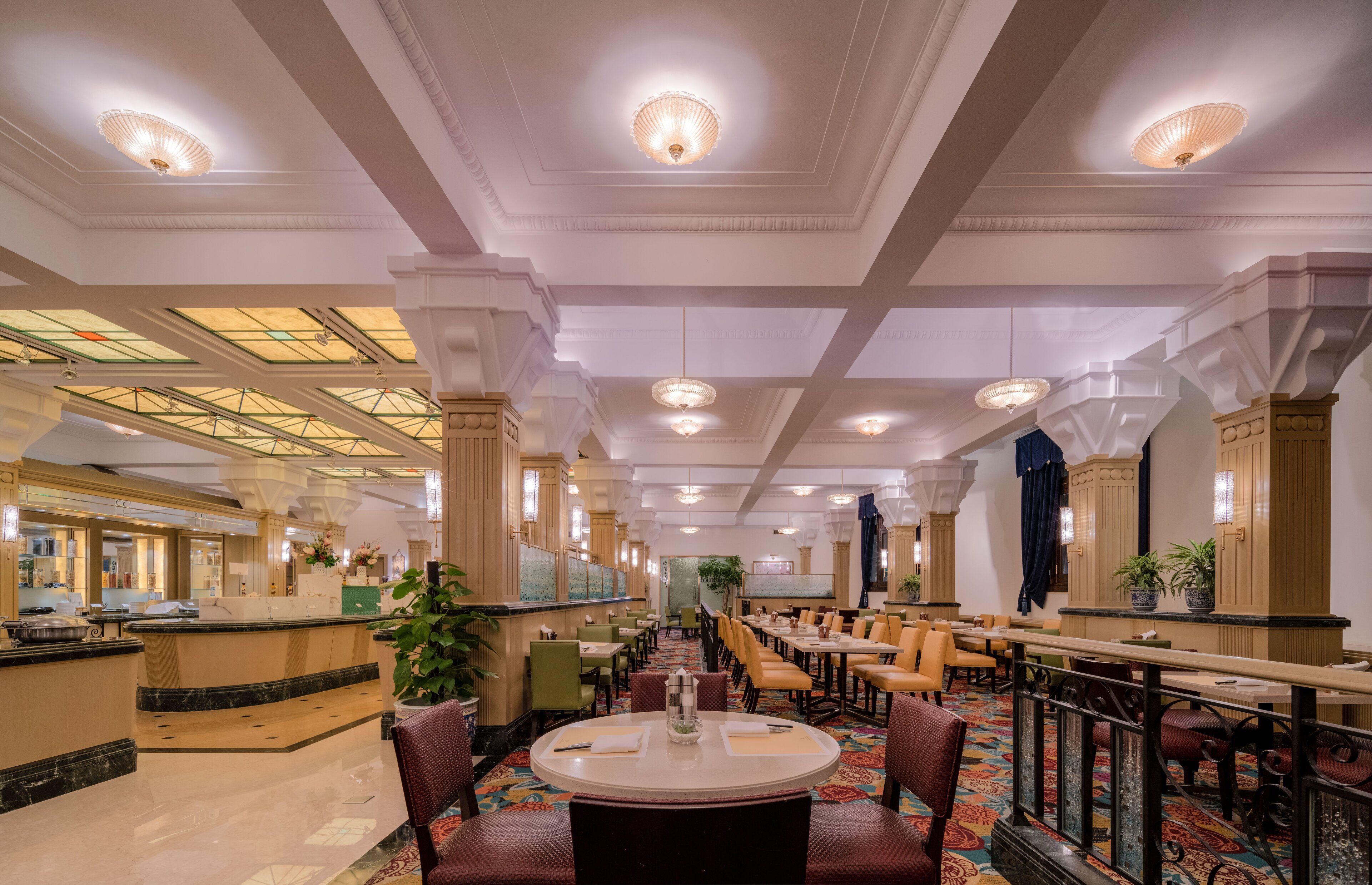 5 restaurants, breakfast served