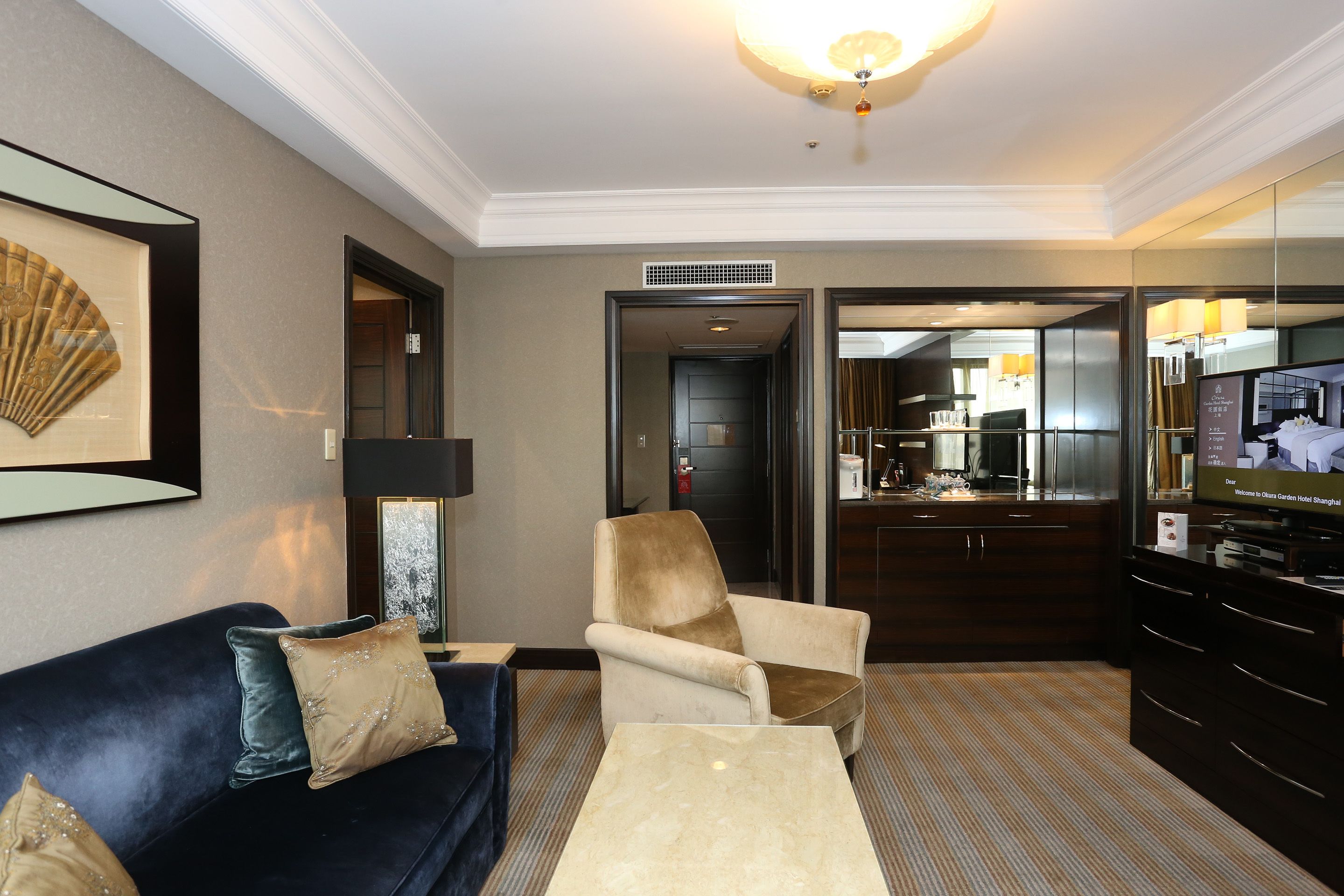 superior suite | egyptian cotton sheets, premium bedding, pillow-top beds, minibar