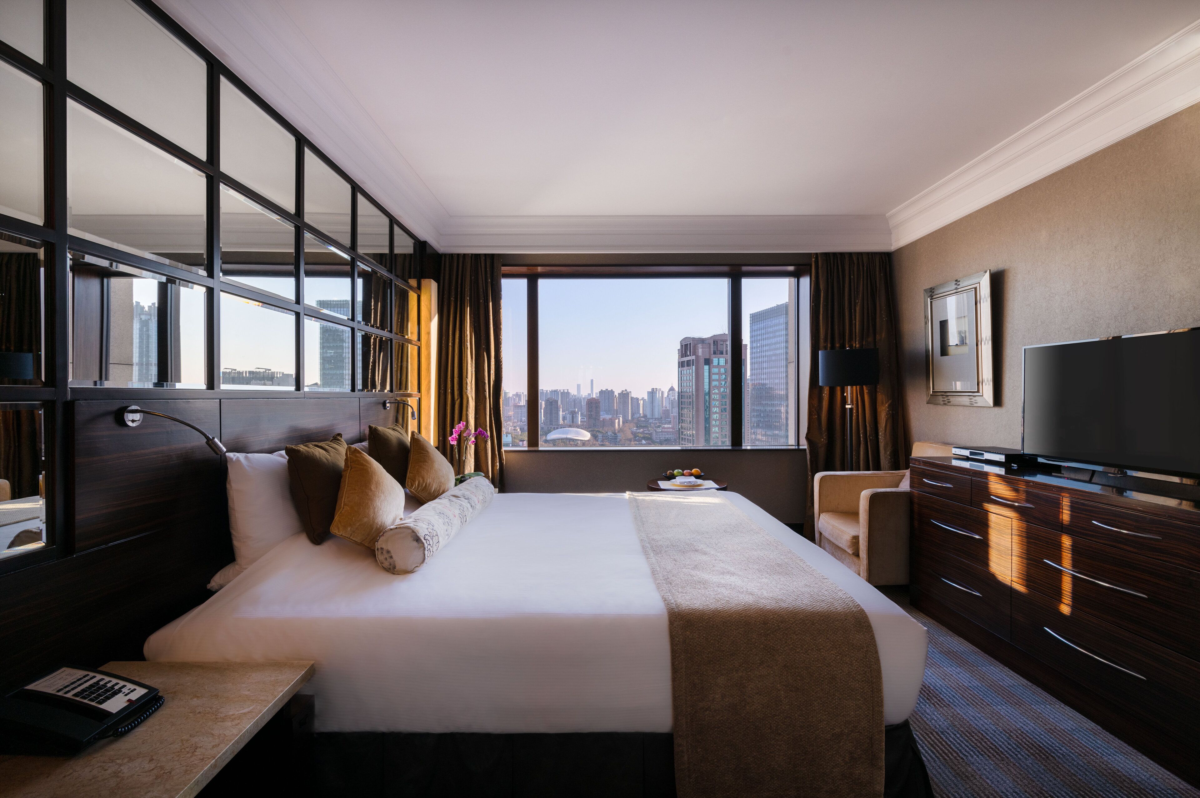 Egyptian cotton sheets, premium bedding, pillow-top beds, minibar