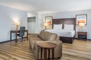 Desk, blackout curtains, free WiFi, bed sheets