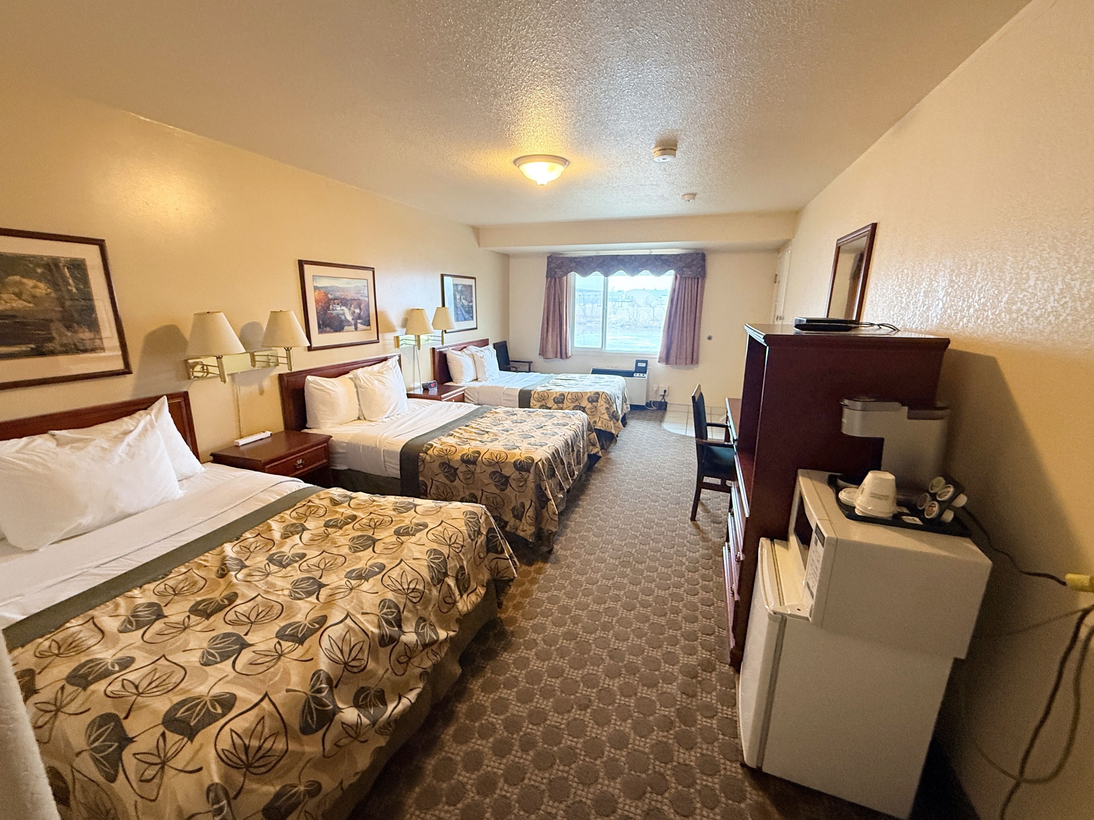 Ropa de cama de alta calidad, escritorio y cortinas blackout 