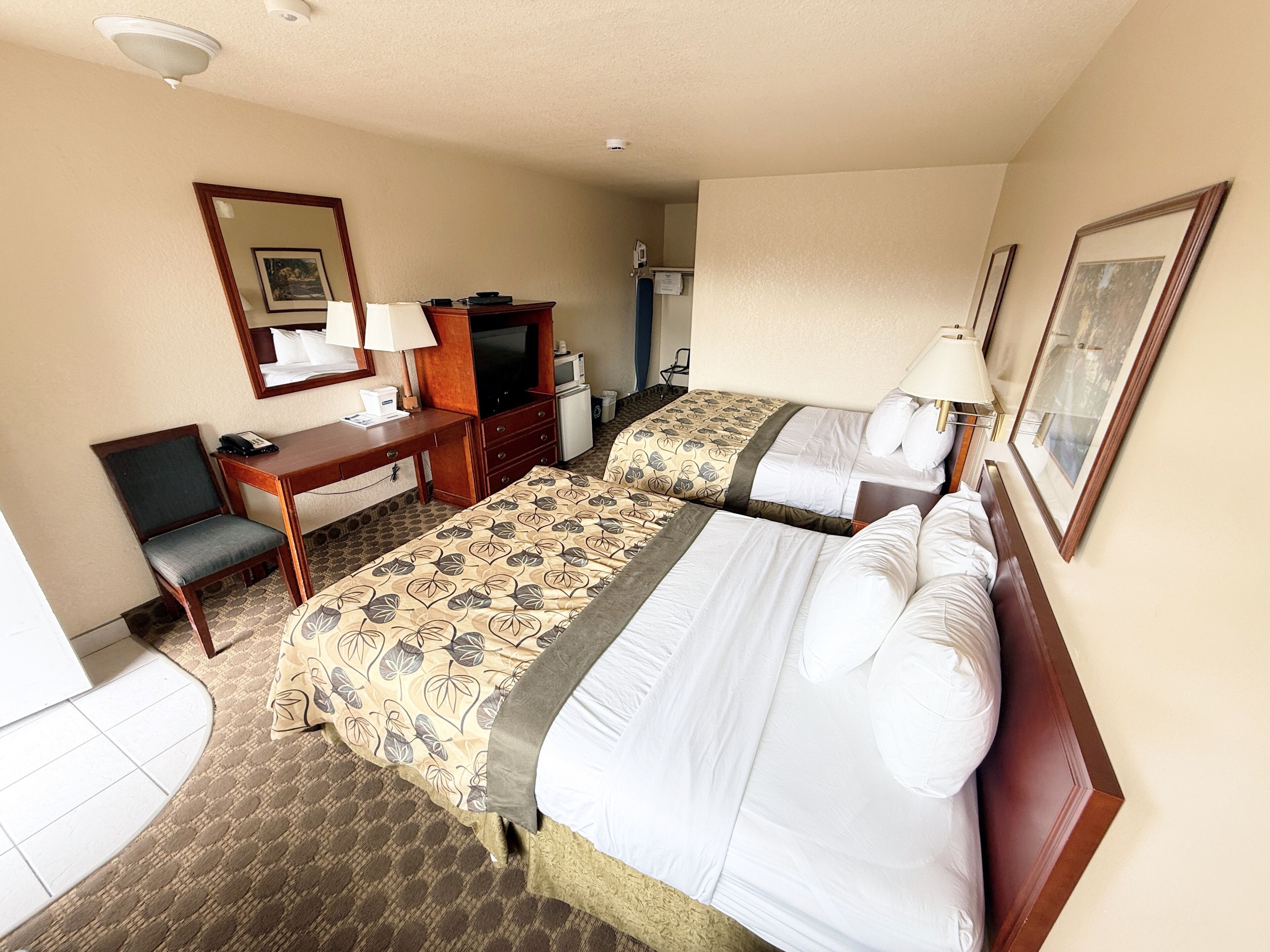 Zimmer, 2 Queen-Betten, Nichtraucher | Hochwertige Bettwaren, Schreibtisch, Verdunkelungsvorhänge