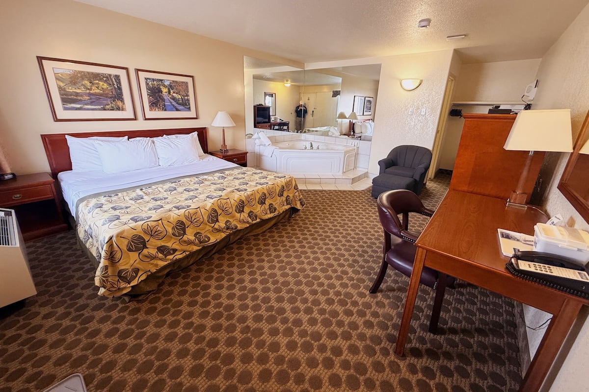 Suite, 1 King Bed, Non Smoking, Jetted Tub | Premium bedding, desk, blackout drapes, iron/ironing board