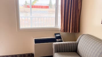Room, 1 Queen Bed, Non Smoking | Premium bedding, desk, blackout drapes, iron/ironing board