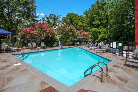 SureStay Plus Hotel by Best Western Gatlinburg - Image 17