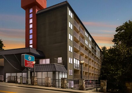SureStay Plus Hotel by Best Western Gatlinburg - Image 4