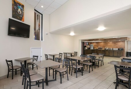 SureStay Plus Hotel by Best Western Gatlinburg - Image 20