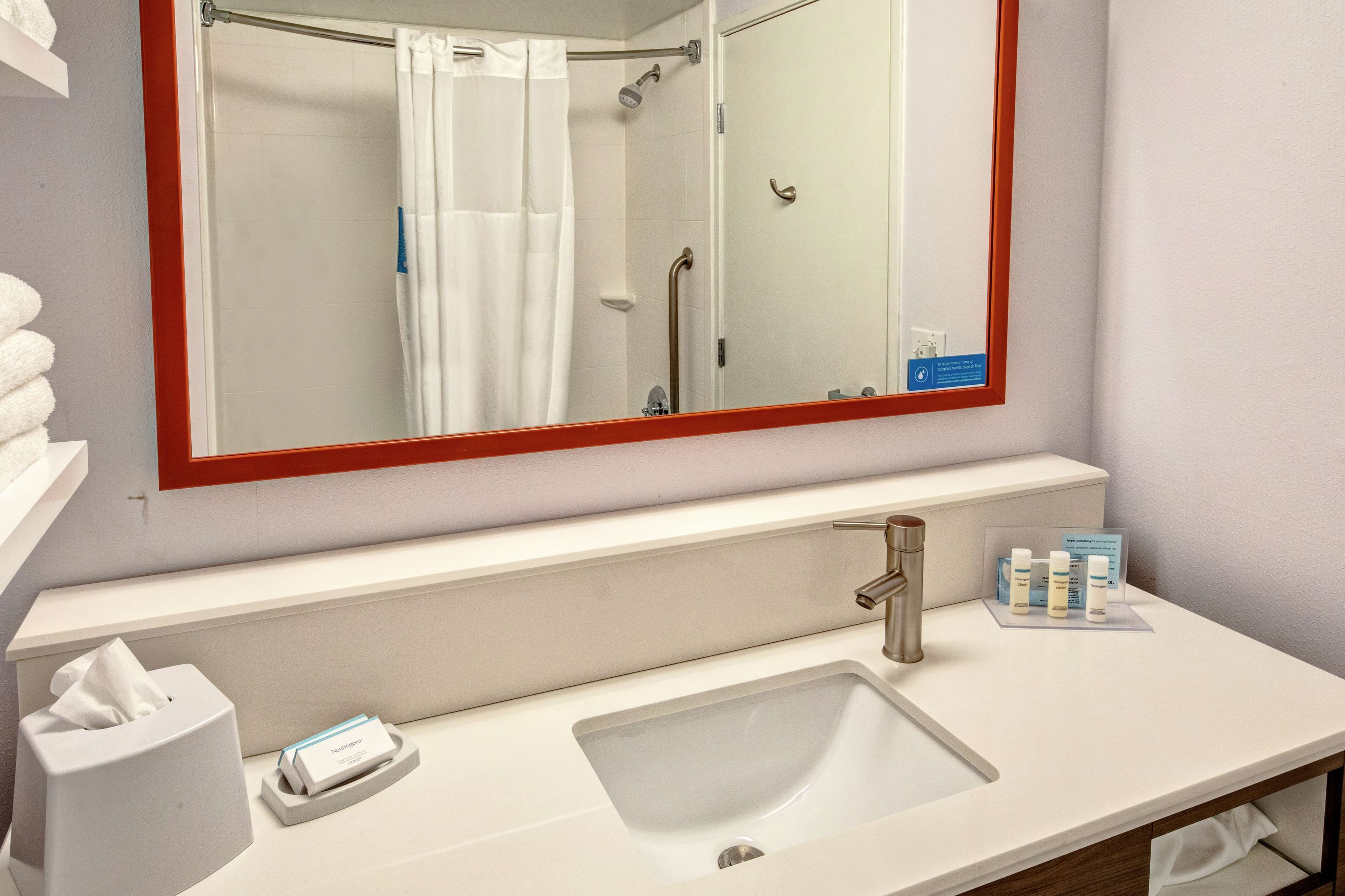 combined shower/bathtub, free toiletries, hair dryer, towels