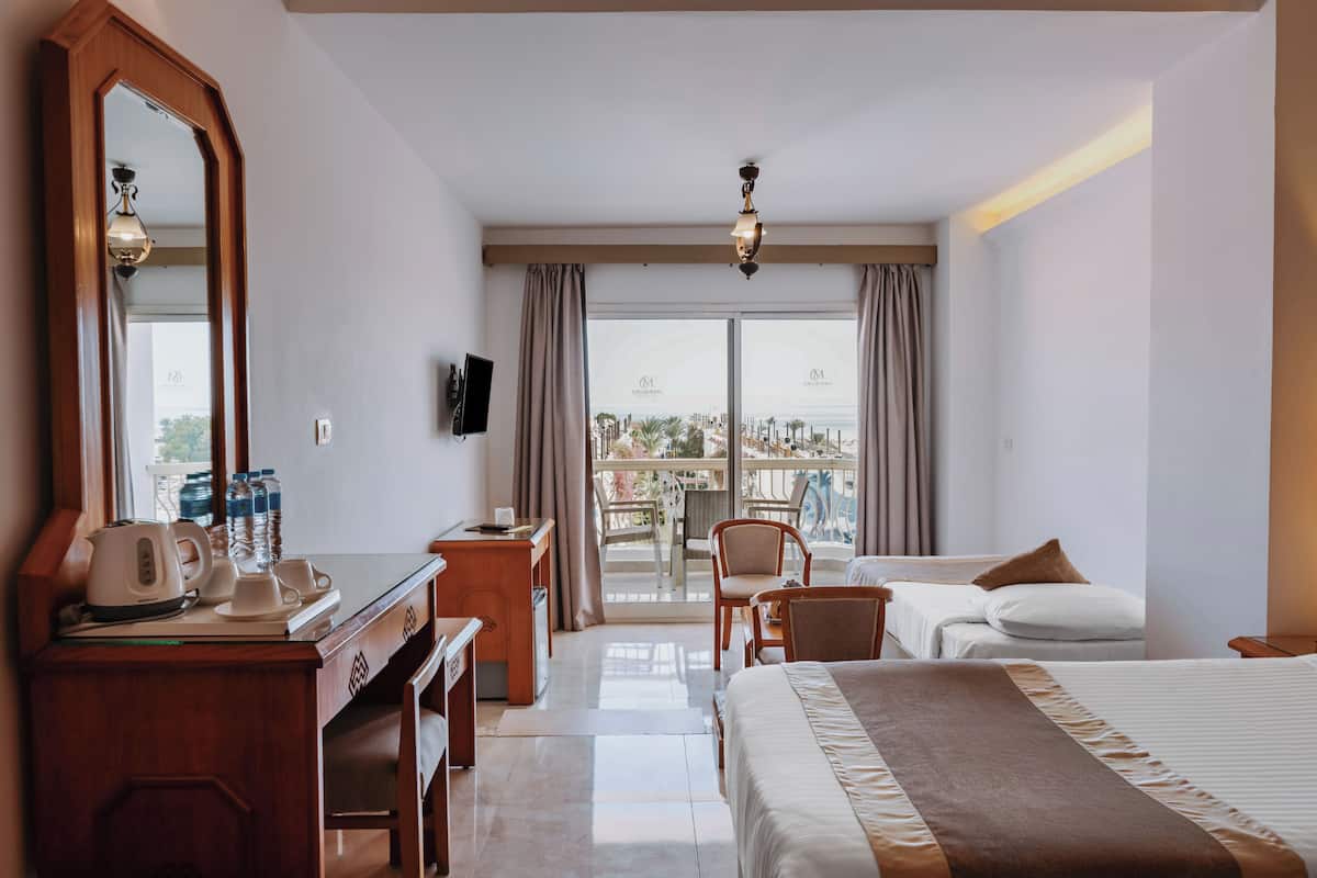 Minibar, in-room safe, blackout drapes, WiFi