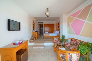 Minibar, in-room safe, blackout curtains, WiFi
