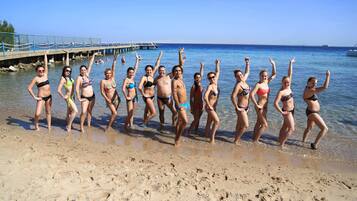 Playa privada, camastros, sombrillas y toallas de playa