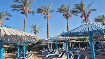 Private beach, sun-loungers, beach umbrellas, beach towels