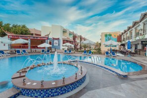 2 outdoor pools, pool umbrellas, sun loungers - Minamark Resort & Spa, for families & couples only (Hurghada)