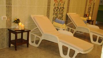 Couples treatment room(s), sauna, hot tub, steam room