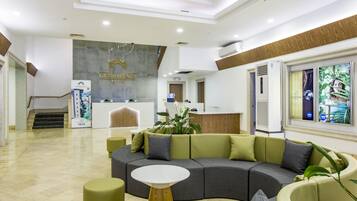 Coin salon dans le hall