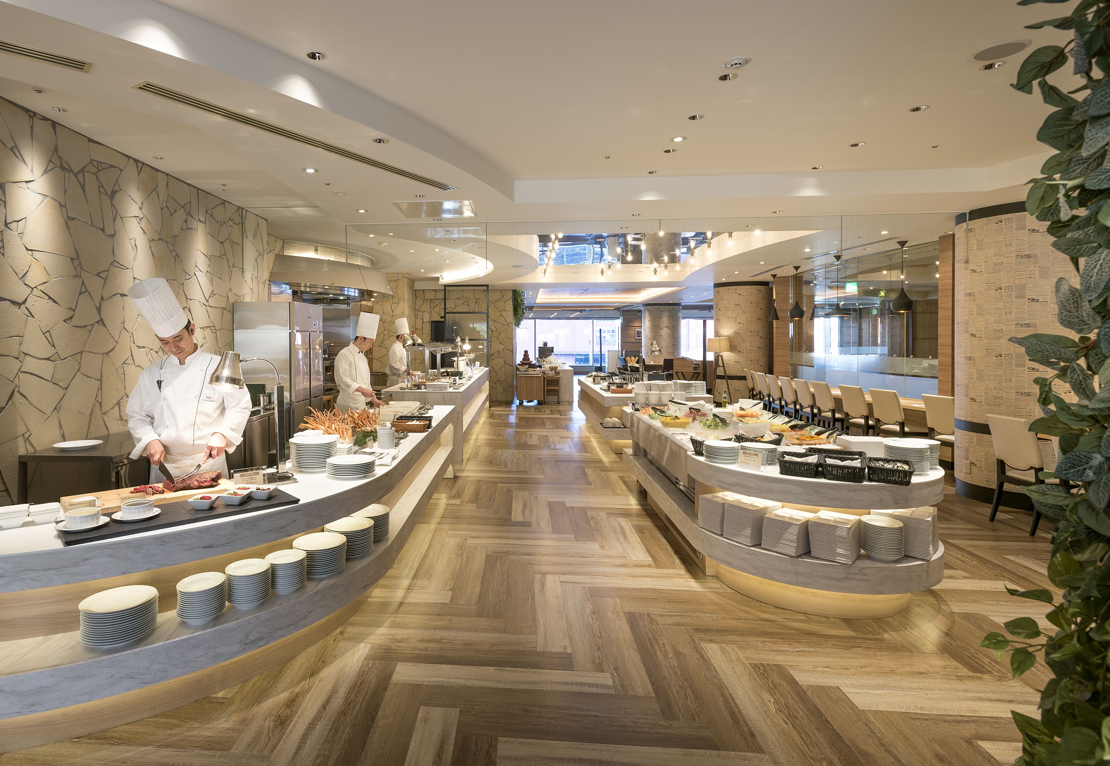 5 か所のレストラン、朝食、ランチ、ディナーに営業 (フランス料理)