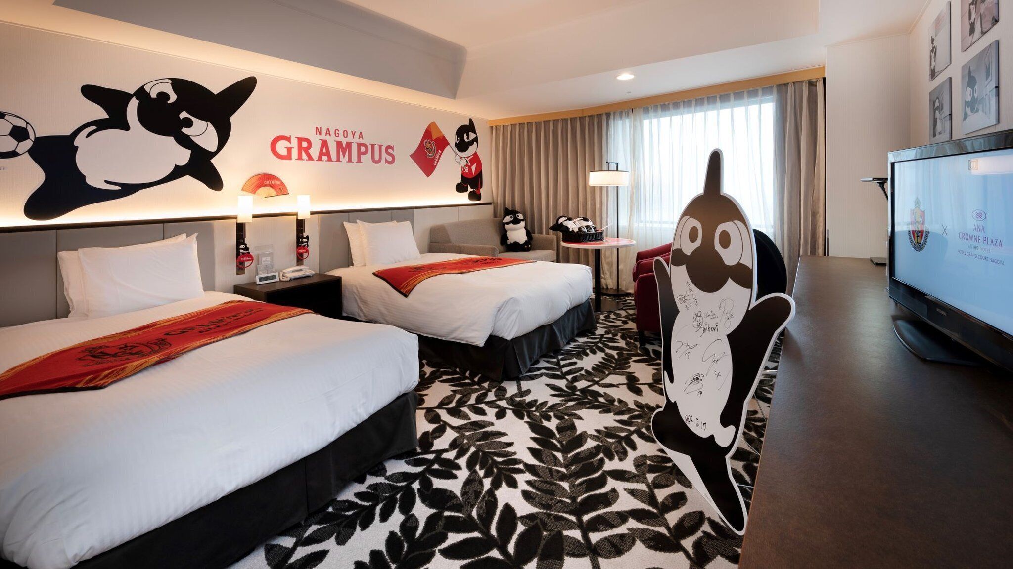 Edredons de pluma, frigobar, cofres nos quartos, escrivaninha