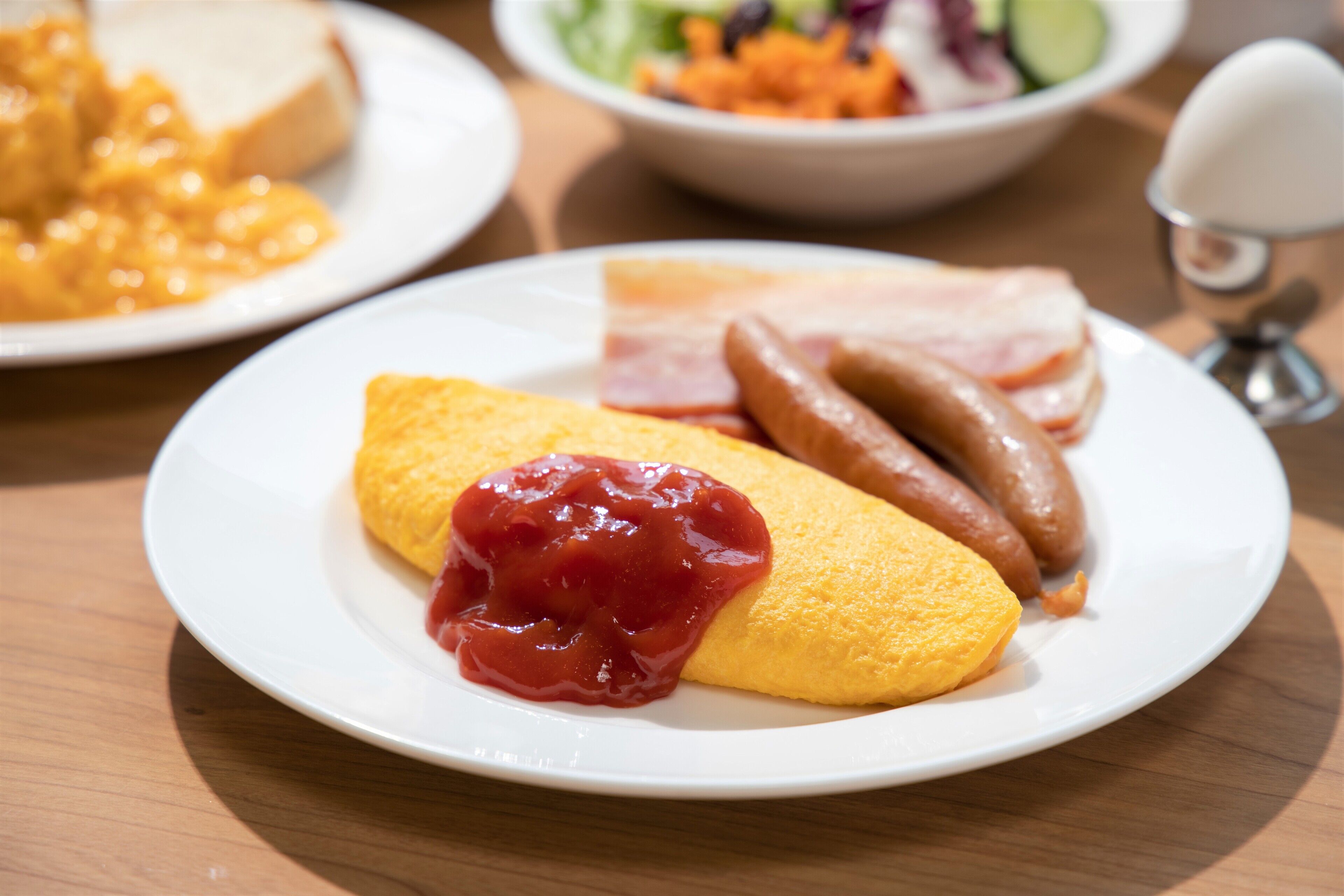Daily buffet breakfast (JPY 3300 per person)