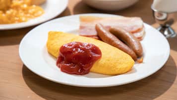 Daily buffet breakfast (JPY 3300 per person)